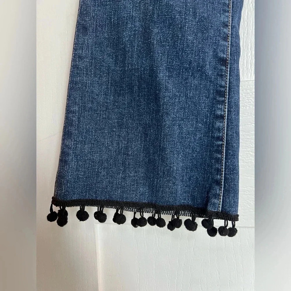 Good American Pom Pom Cropped Jeans Medium Wash - Picture 4 of 7